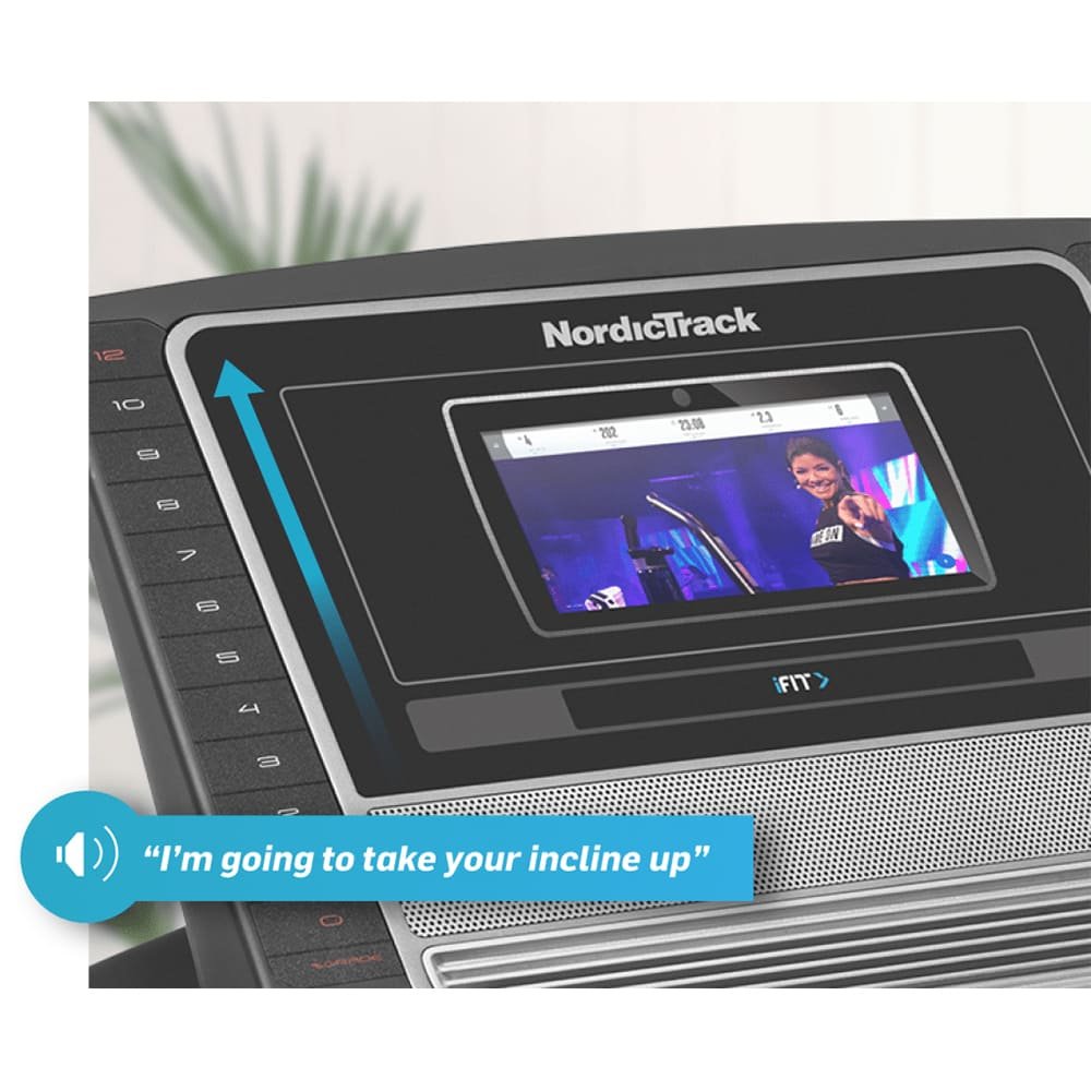 Bėgimo takelio NORDICTRACK T 7.5 S valdymo ekranas su garso ir vaizdo funkcijomis